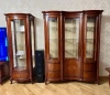 Витрина "Фирензе" Орех 825-827  купить в интернет магазине Мебель из массива. Звоните +7 495 961-63-63 Витрины из массива дерева